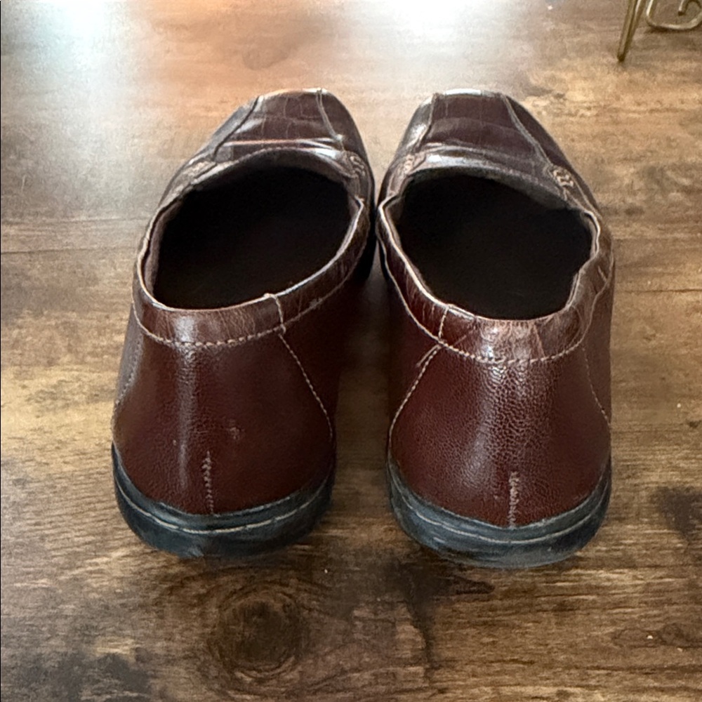 Clarks Women's Croc-Embossed Brown Loafers - Picture 6 of 8